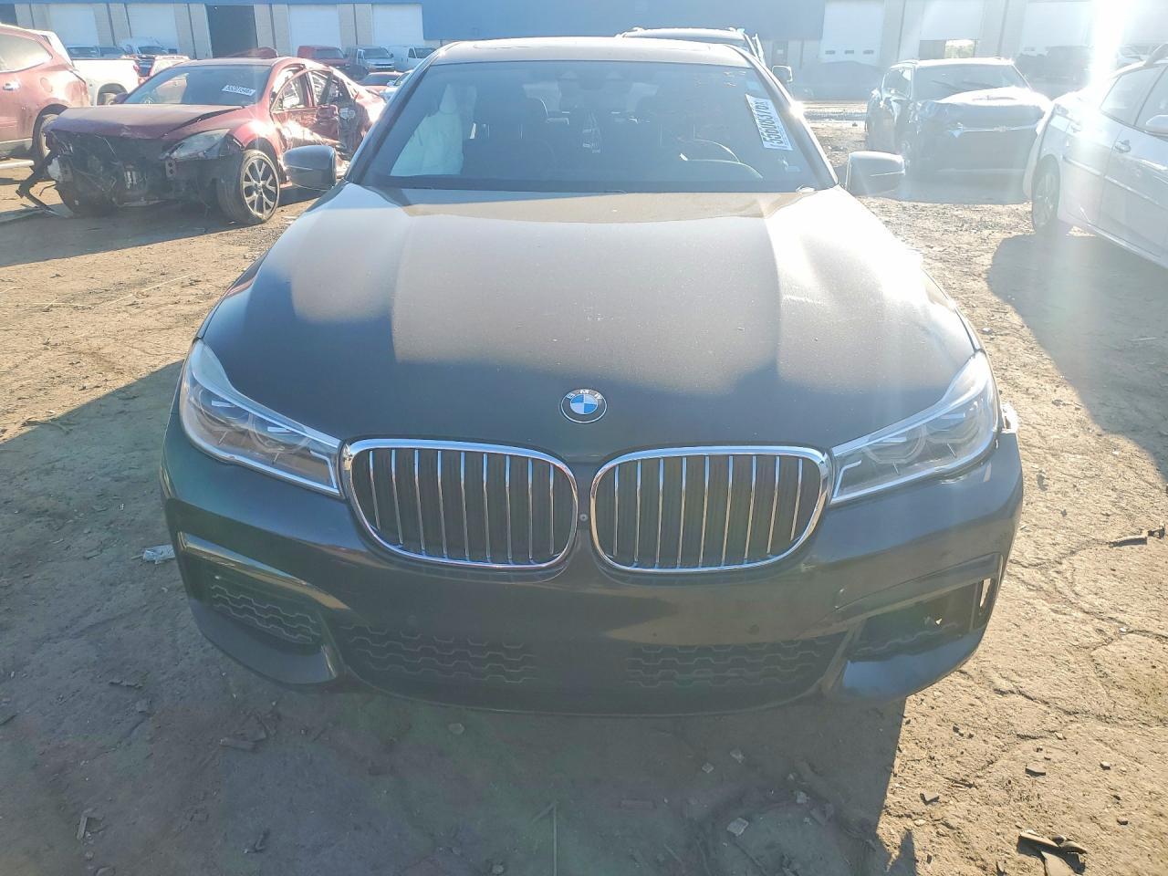 2016 BMW Seria 7 750i - zdjęcie 5