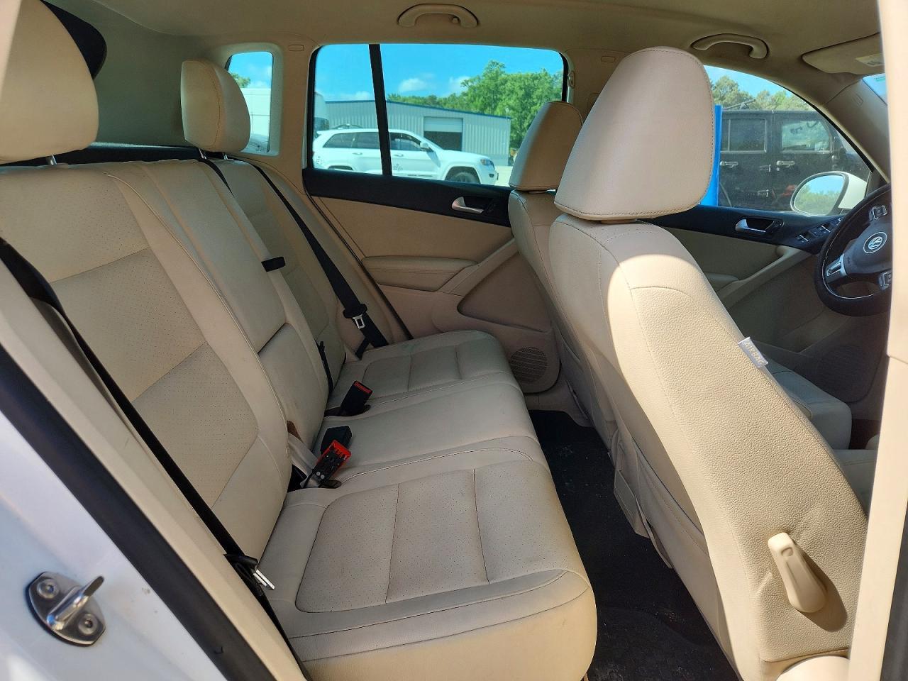 2014 Volkswagen Tiguan S - zdjęcie 11