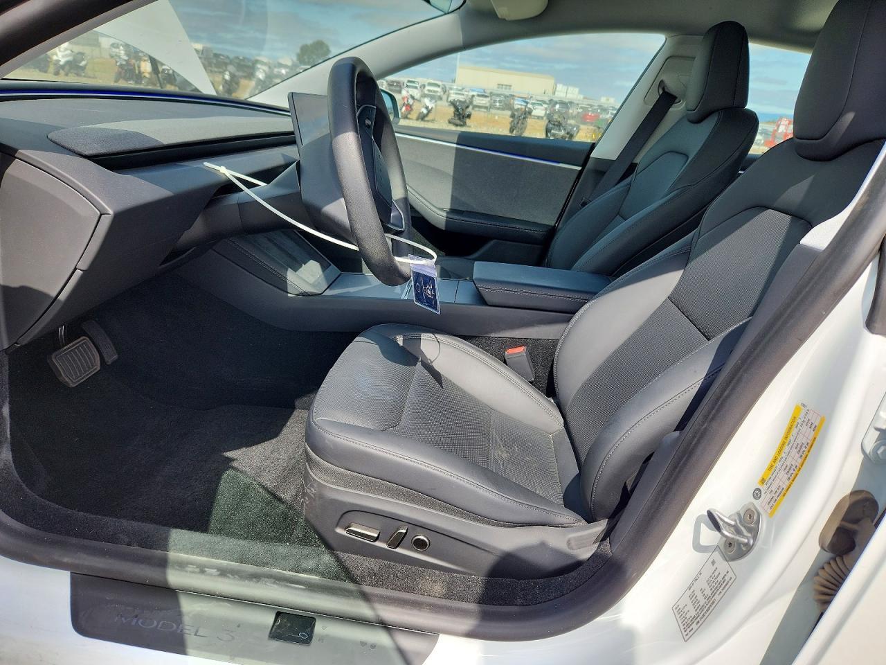 2025 Tesla Model 3 - zdjęcie 7