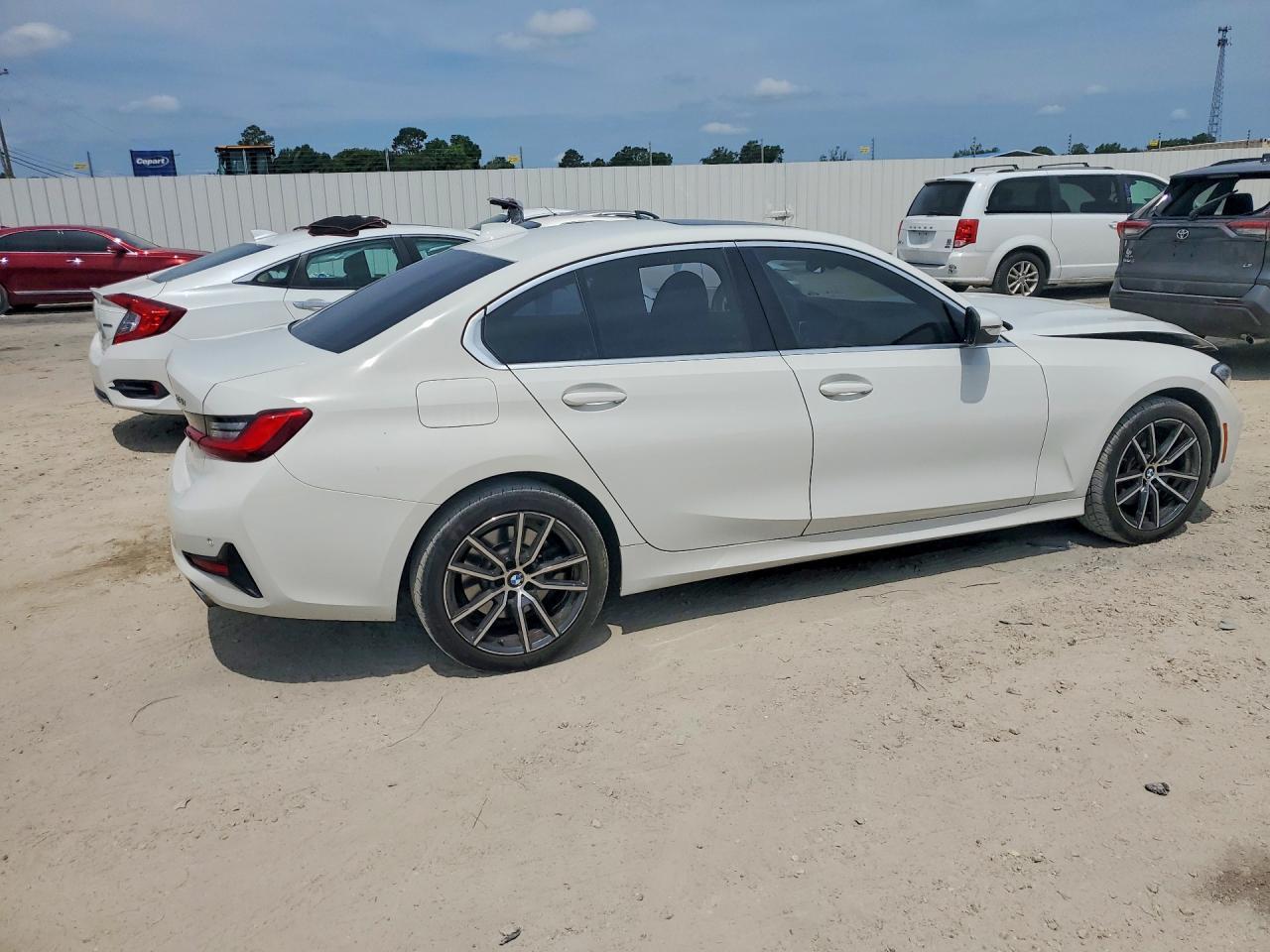 2019 BMW Seria 3 330i - zdjęcie 3