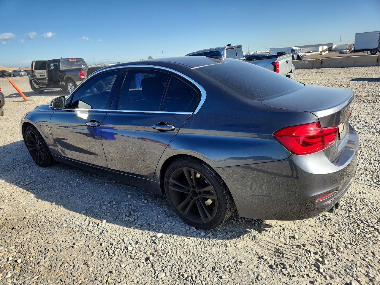 2018 BMW 330E - zdjęcie 2