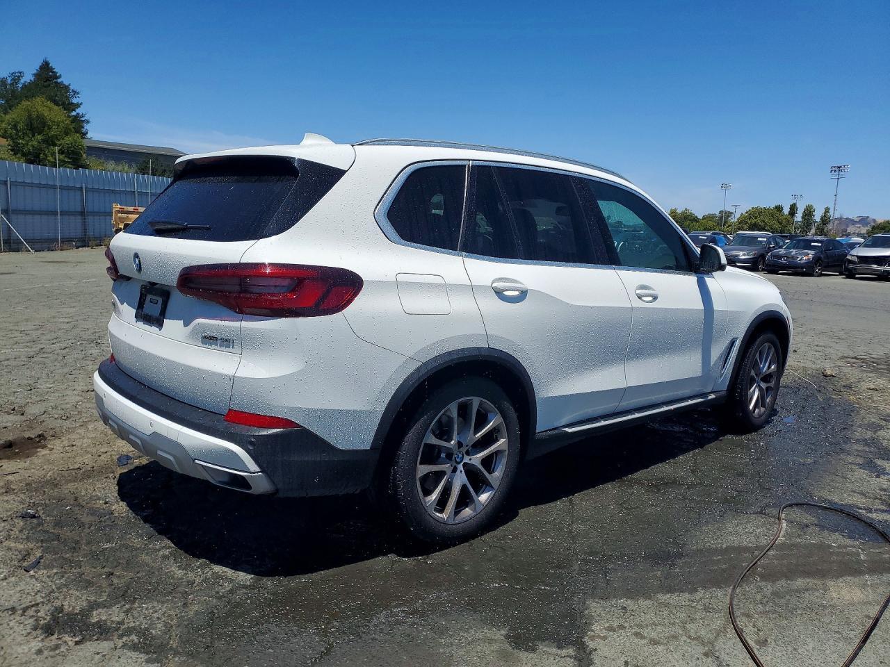 2023 BMW X5 xDrive40I - zdjęcie 3