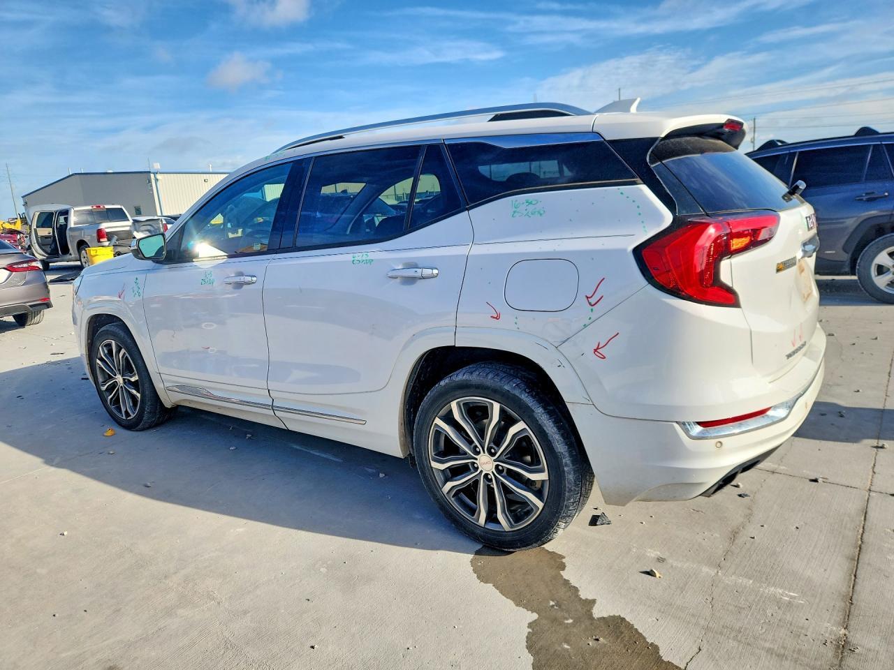 2018 GMC Terrain Denali - zdjęcie 2