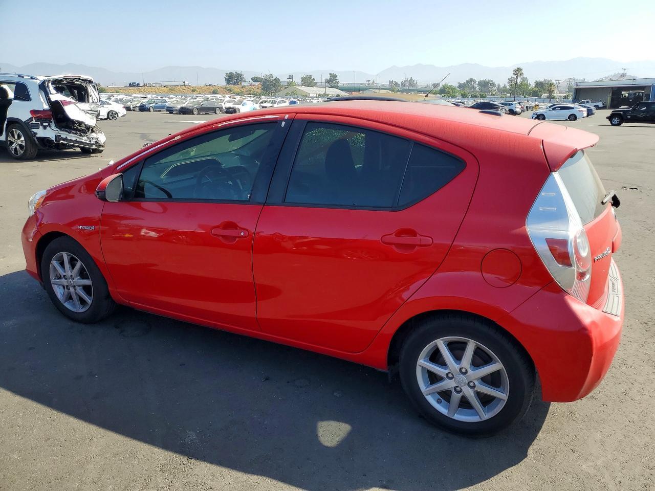 2014 Toyota Prius C Three - zdjęcie 2