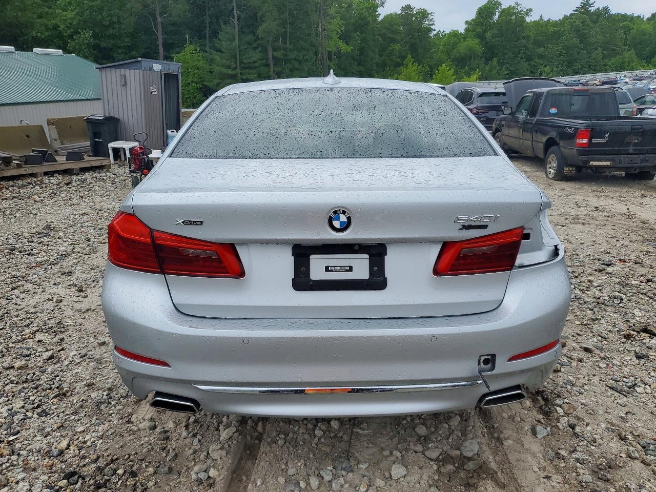 2020 BMW Seria 5 540i - zdjęcie 6