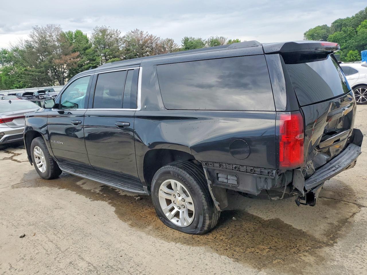 2017 Chevrolet Suburban K1500 Lt - zdjęcie 2