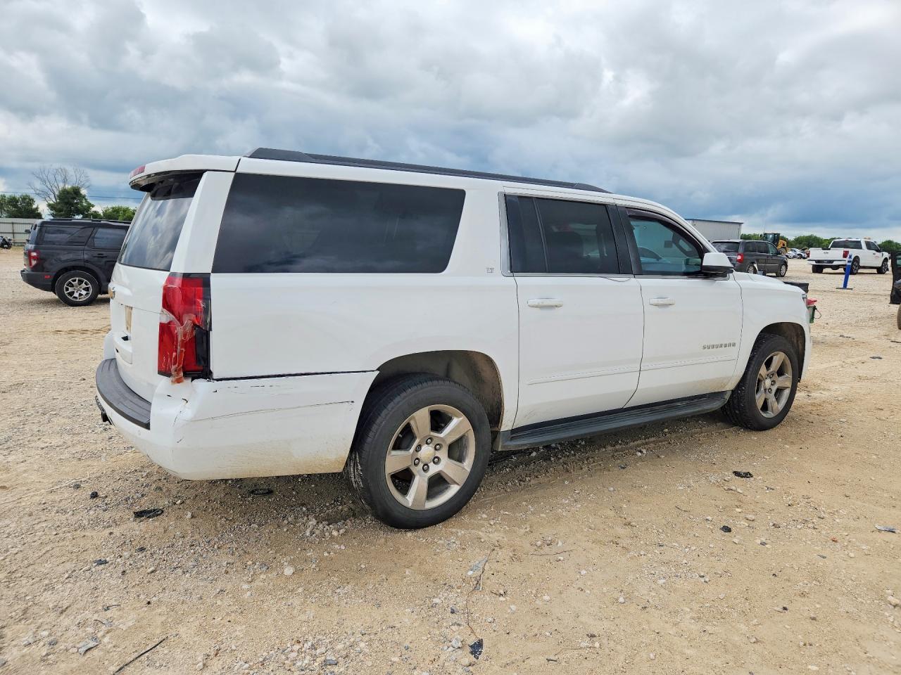 2016 Chevrolet Suburban C1500 Lt - zdjęcie 3