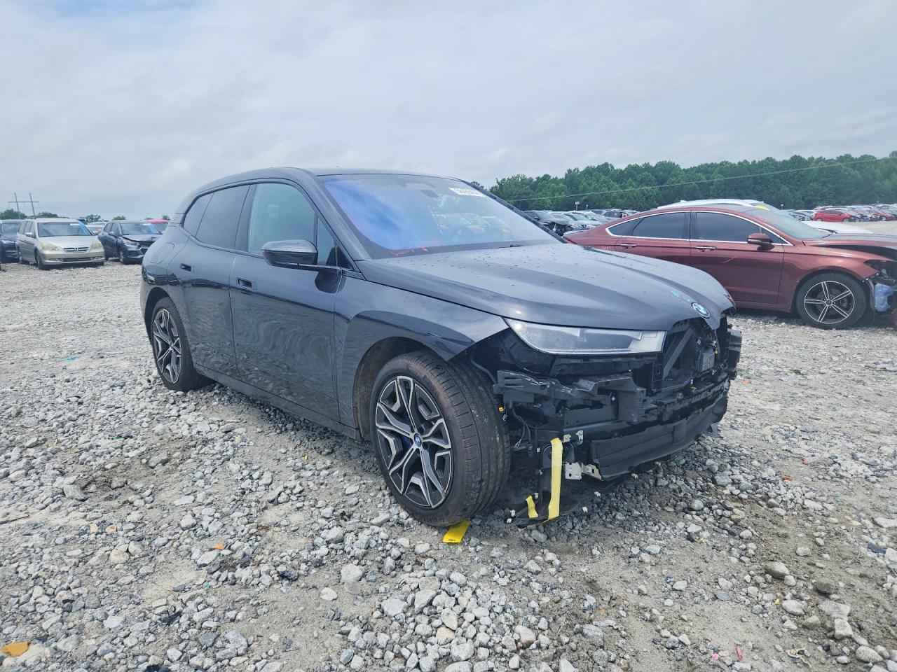 2025 BMW Ix xDrive50 - zdjęcie 4