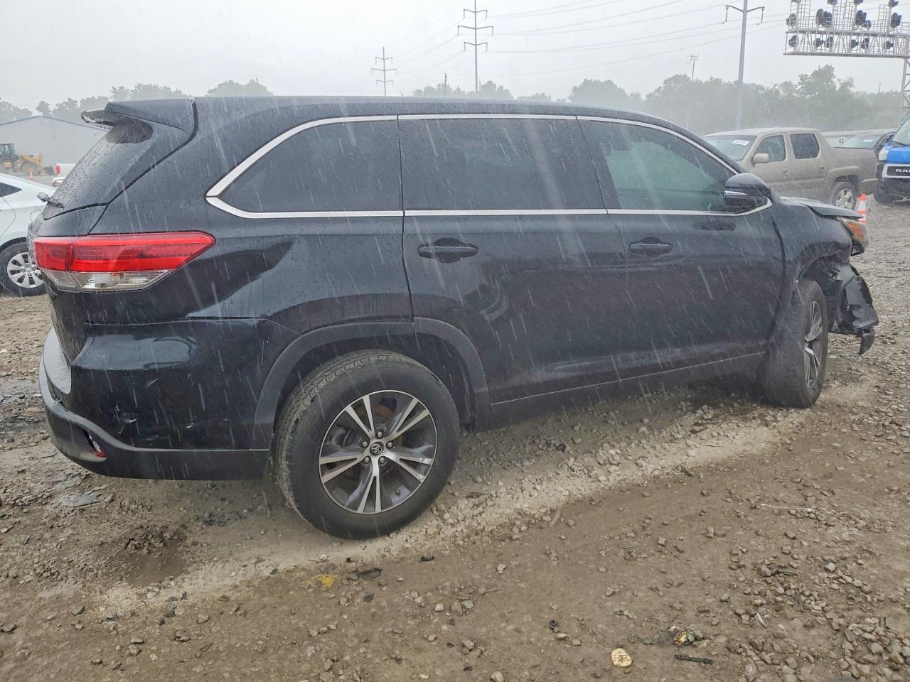 2019 Toyota Highlander Le - zdjęcie 3