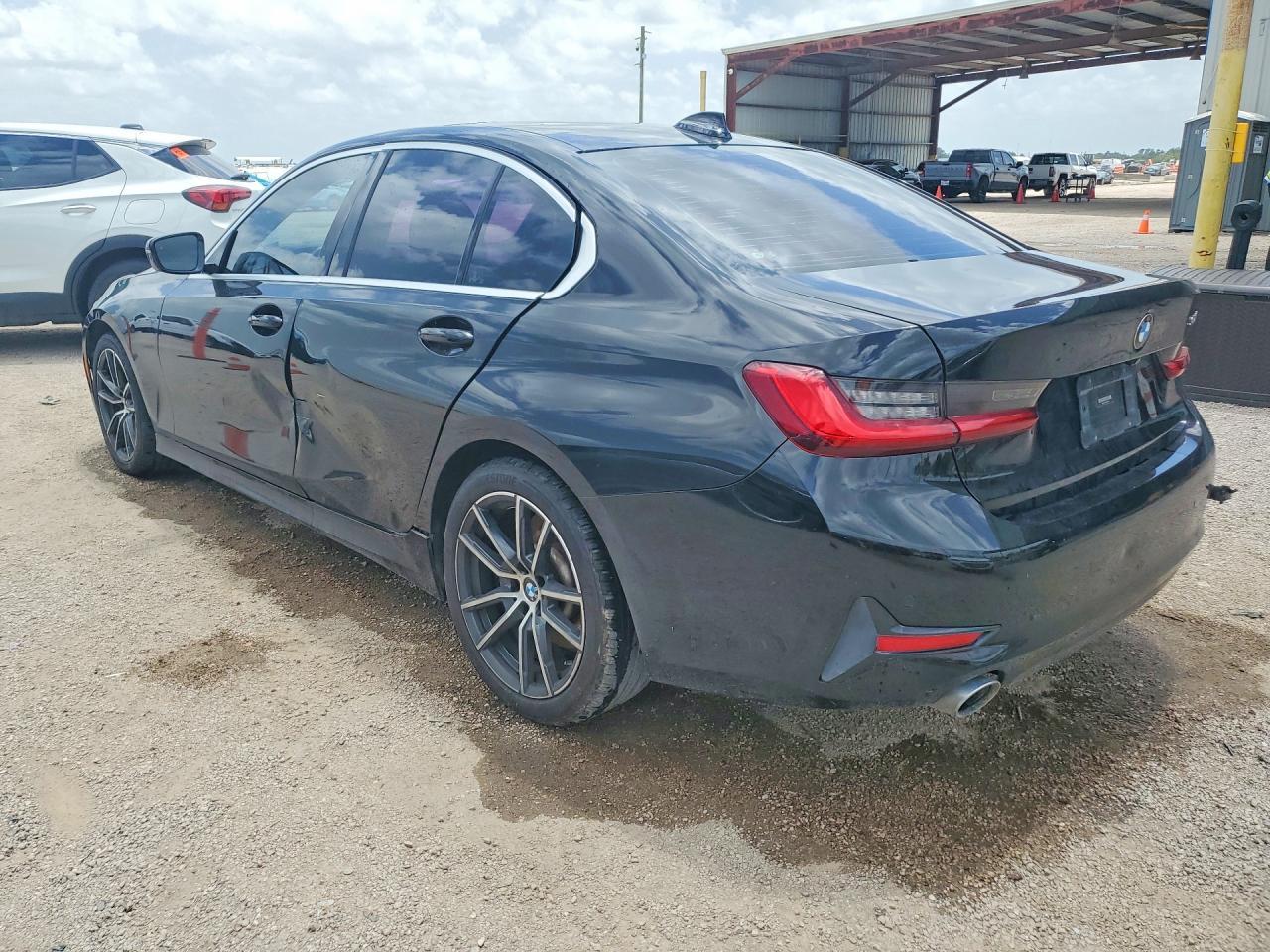 2019 BMW 330I - zdjęcie 2