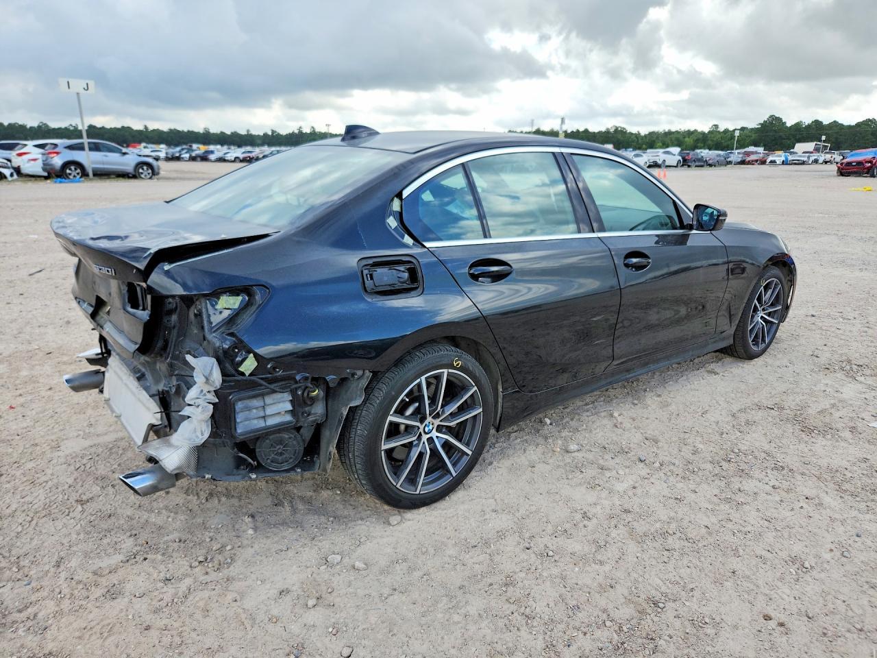 2021 BMW 330I - zdjęcie 3