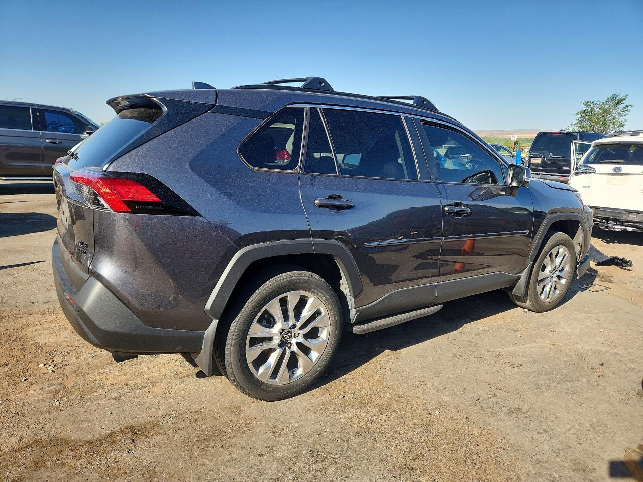 2024 Toyota Rav4 Xle Premium - zdjęcie 3