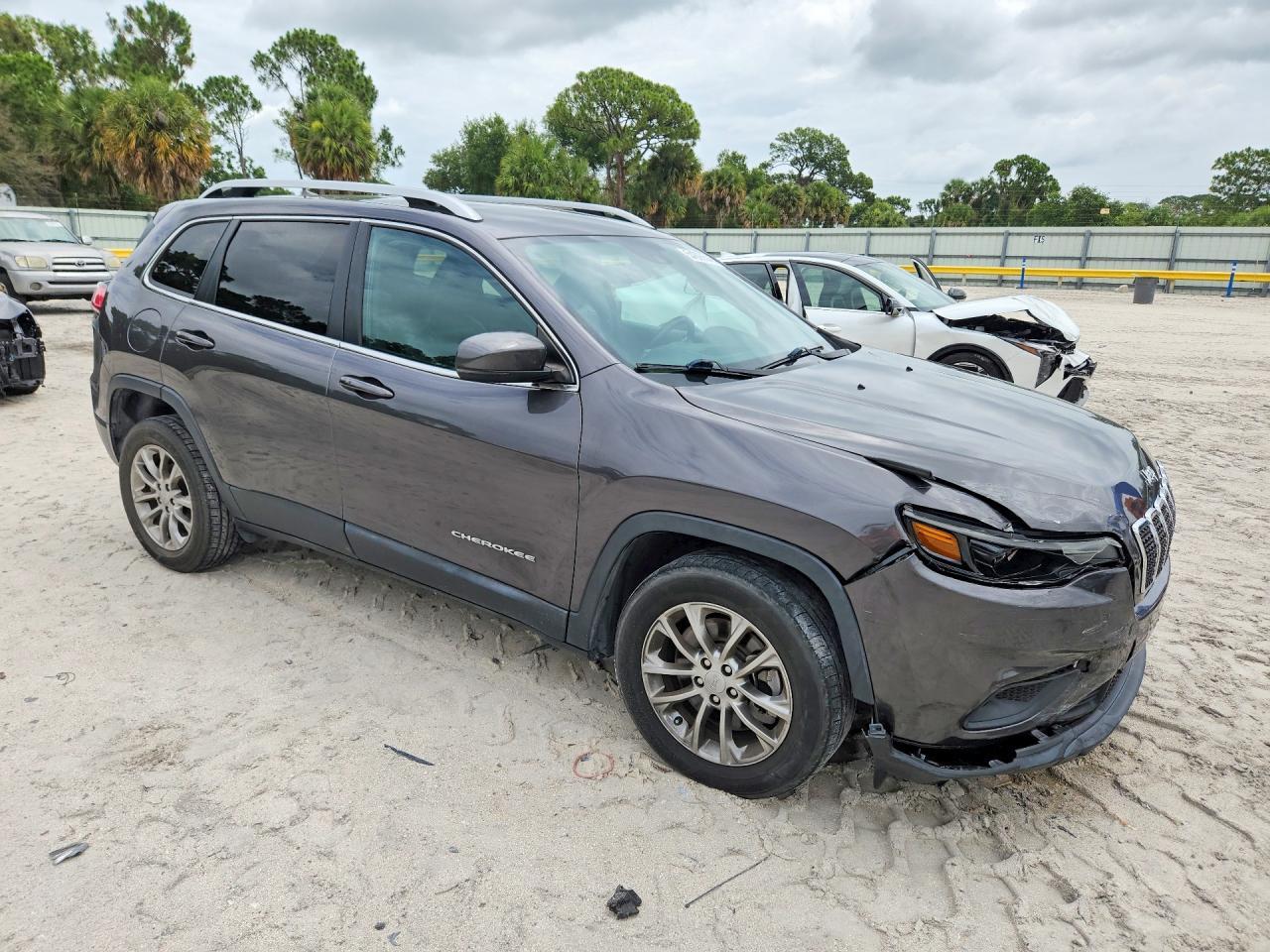2021 Jeep Cherokee Latitude Plus - zdjęcie 4