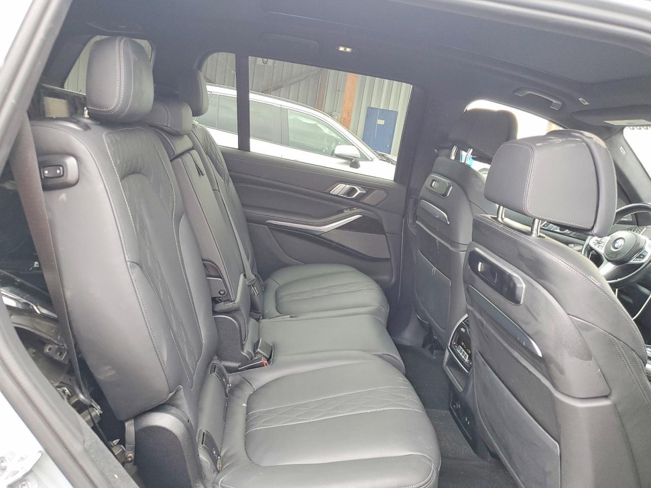 2023 BMW X7 xDrive40I - zdjęcie 10
