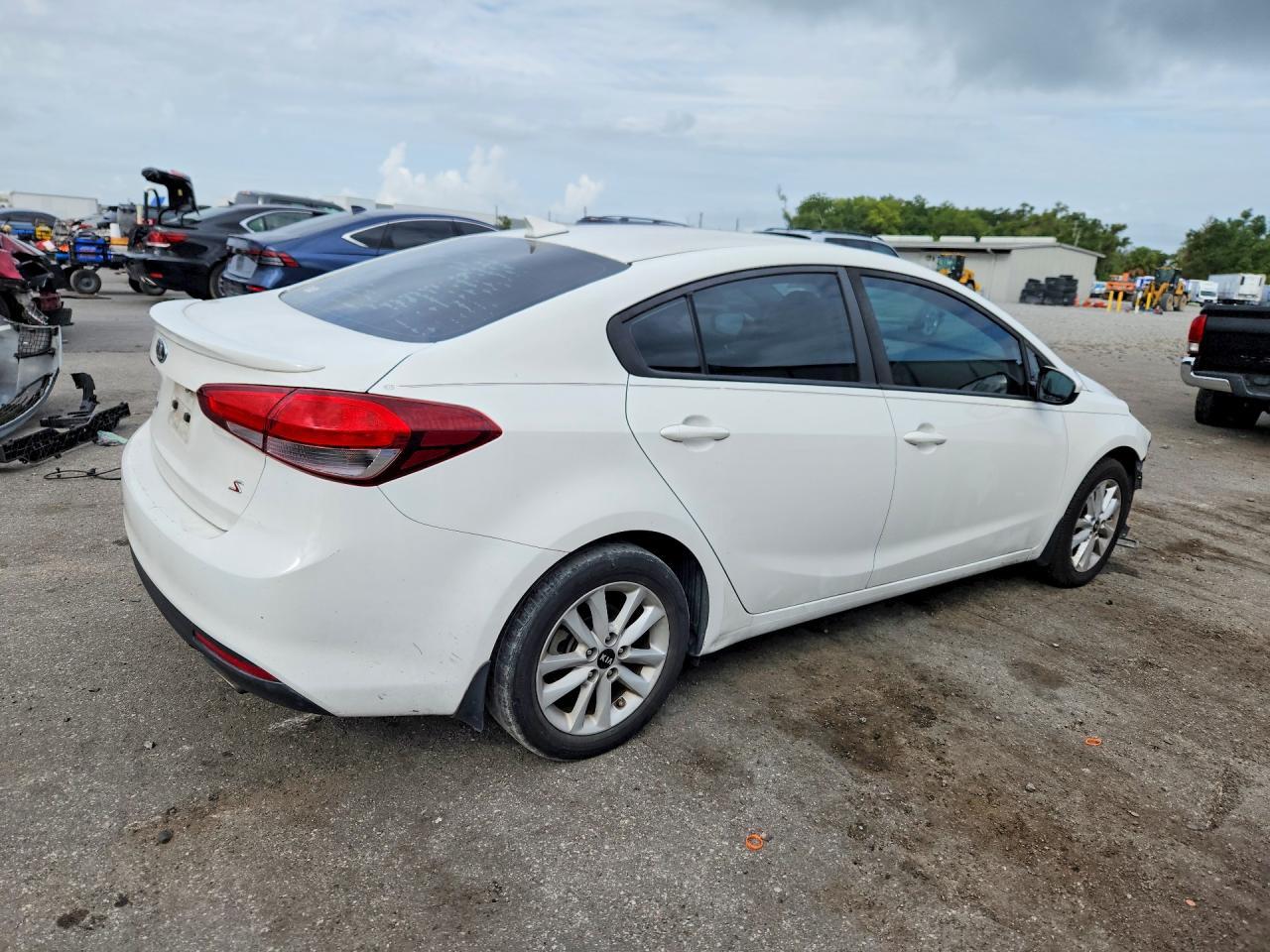 2017 Kia Forte S - zdjęcie 3