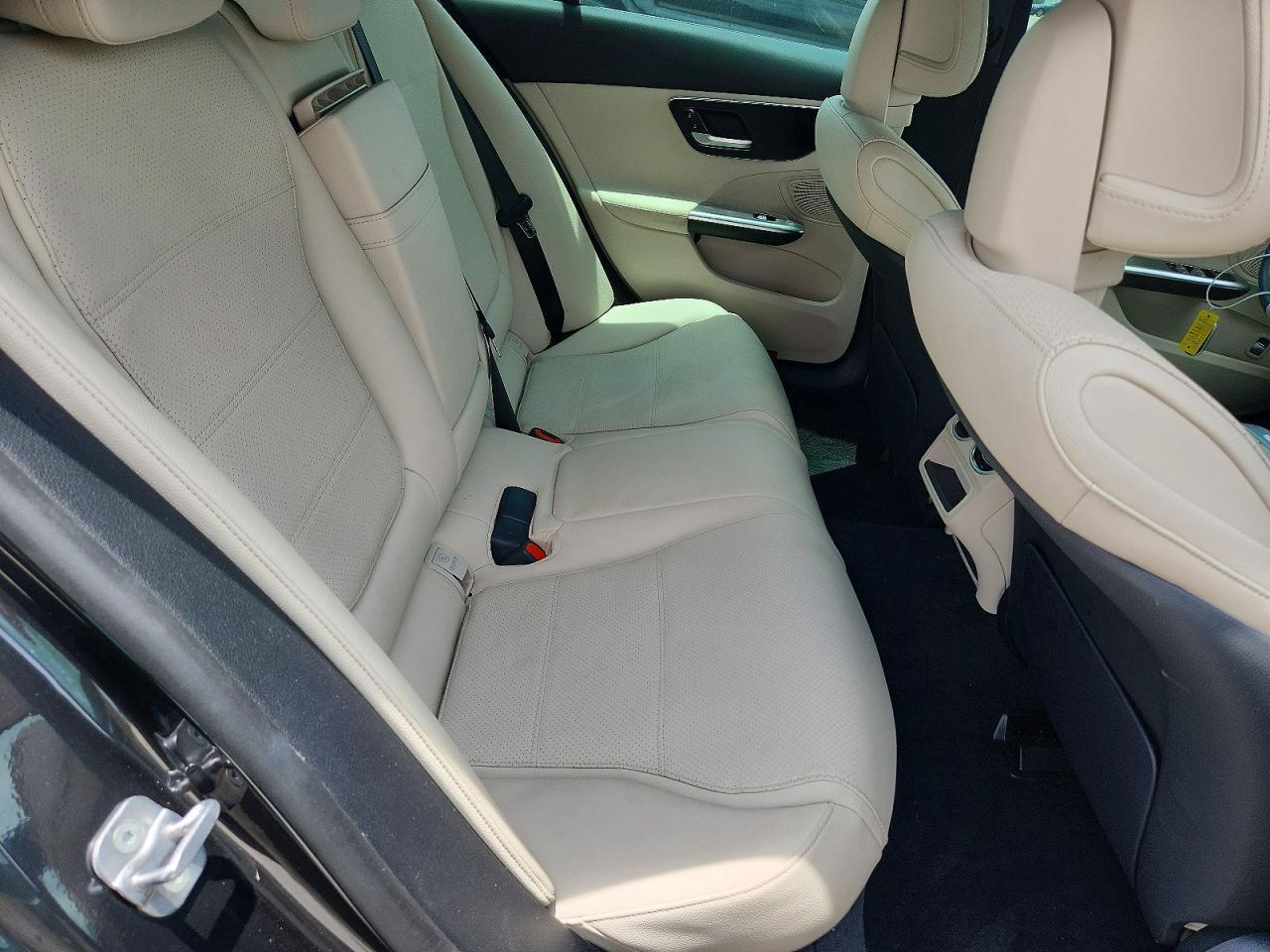 2025 Mercedes-Benz C 300 - zdjęcie 10