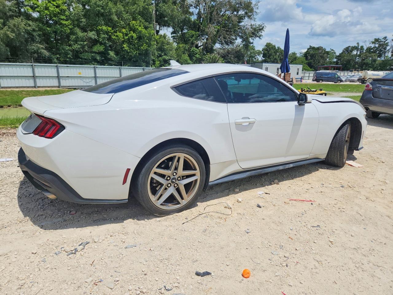 2024 Ford Mustang - zdjęcie 3