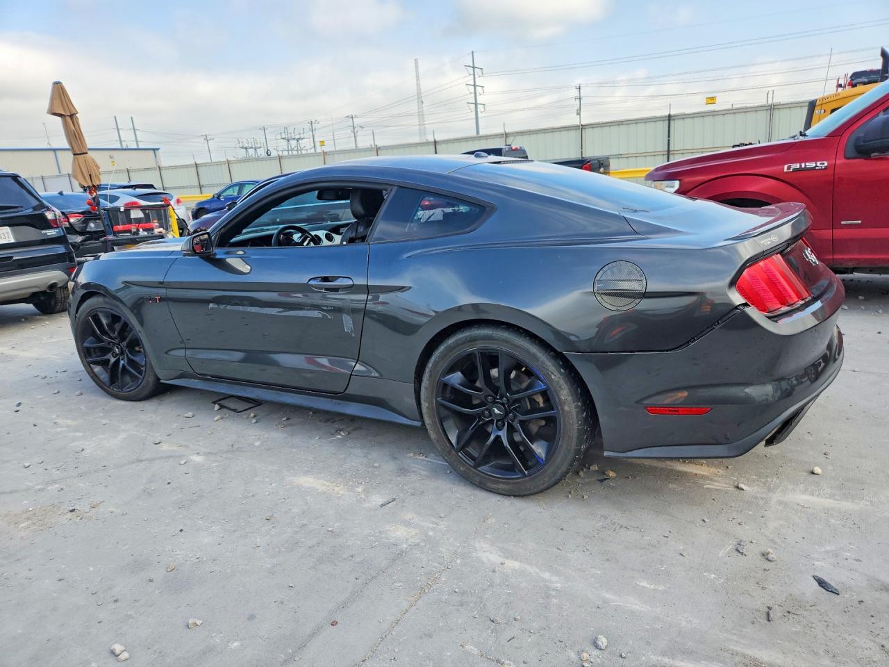 2016 Ford Mustang - zdjęcie 2