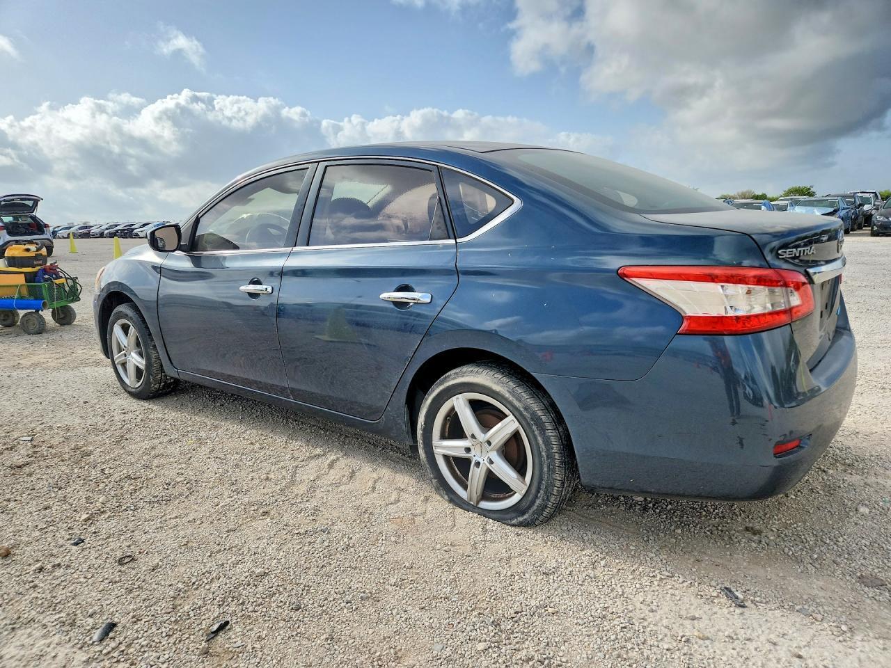 2014 Nissan Sentra S - zdjęcie 2