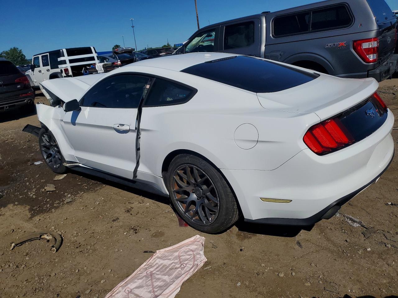 2015 Ford Mustang - zdjęcie 2
