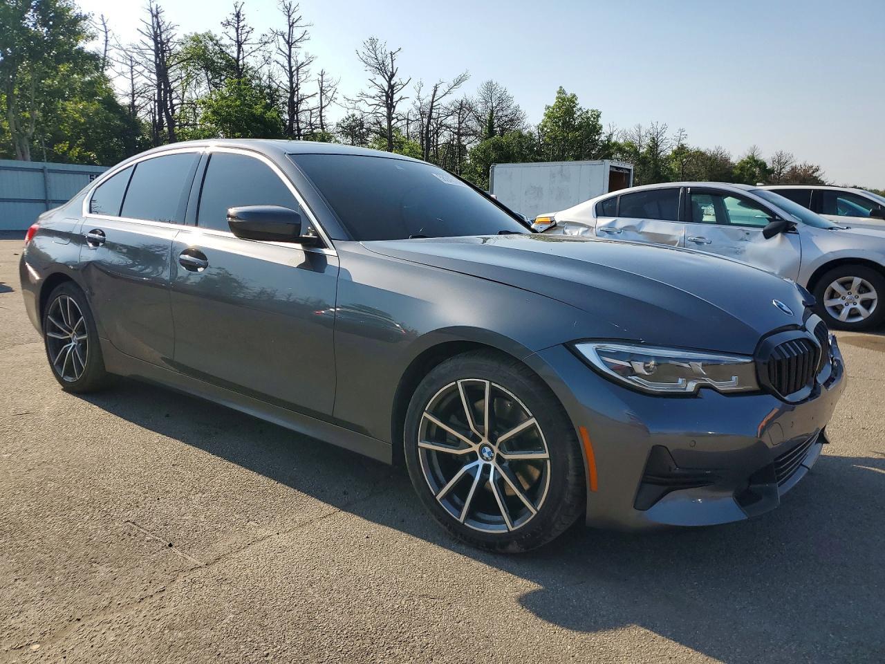 2019 BMW 330Xi - zdjęcie 4