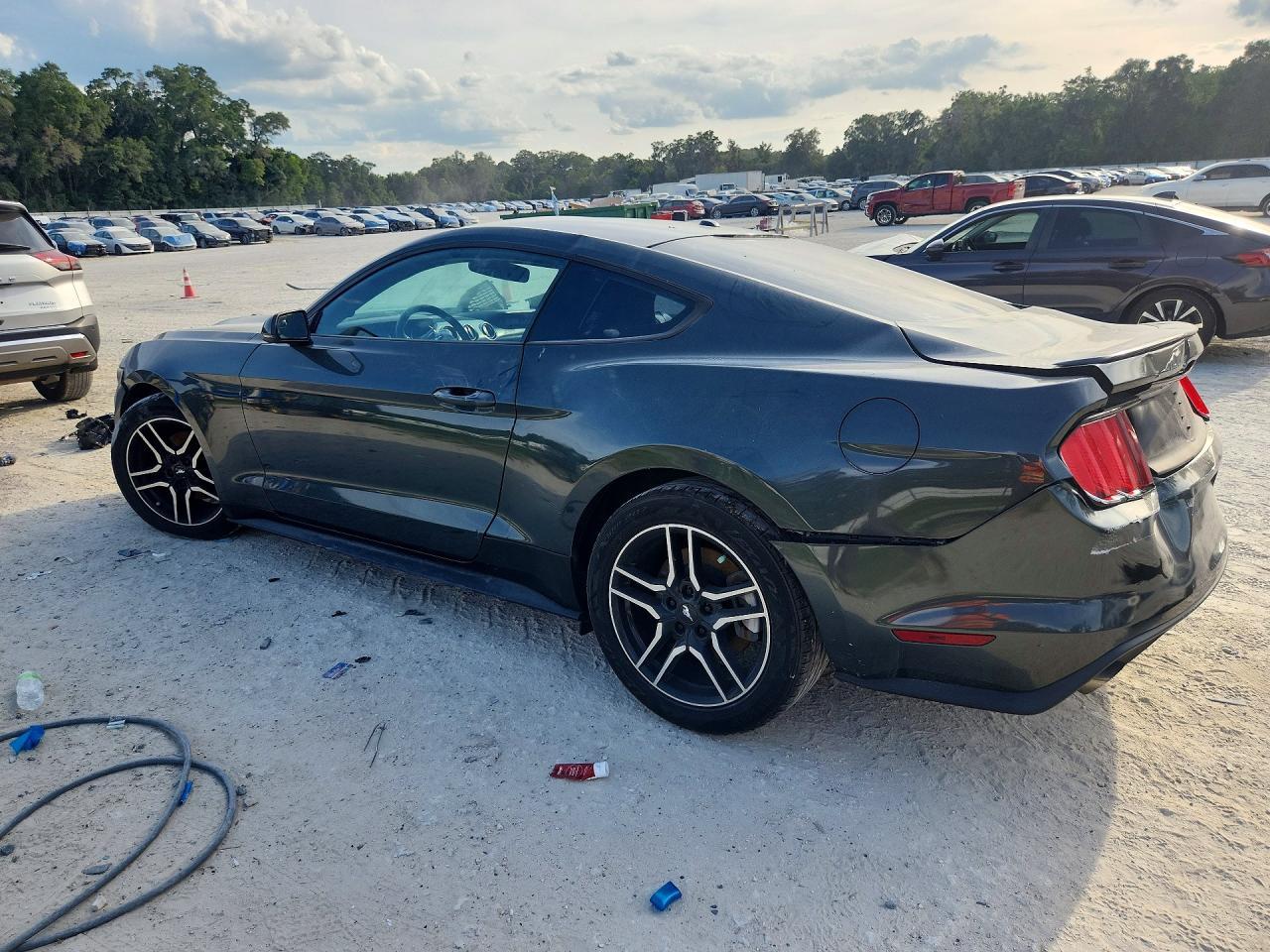 2015 Ford Mustang - zdjęcie 2