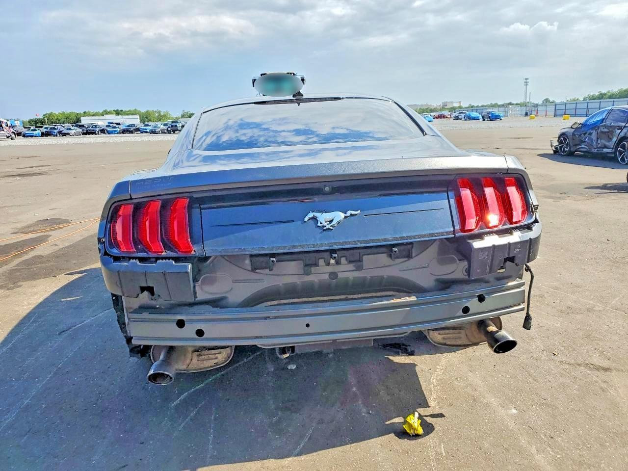 2020 Ford Mustang - zdjęcie 6