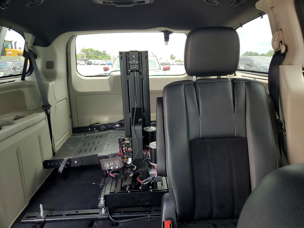 2017 Dodge Grand Caravan Sxt - zdjęcie 10