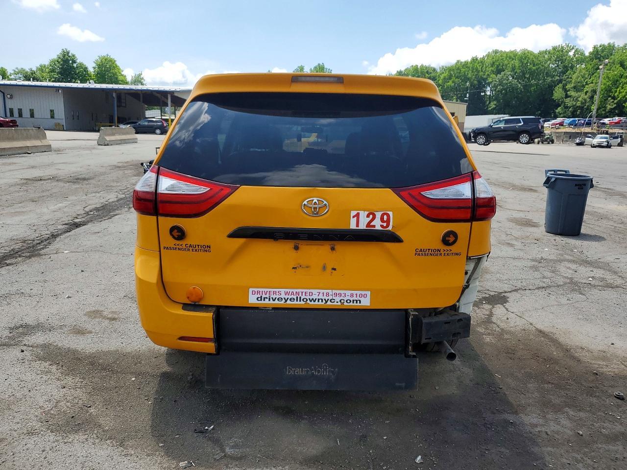 2017 Toyota Sienna Le - zdjęcie 6