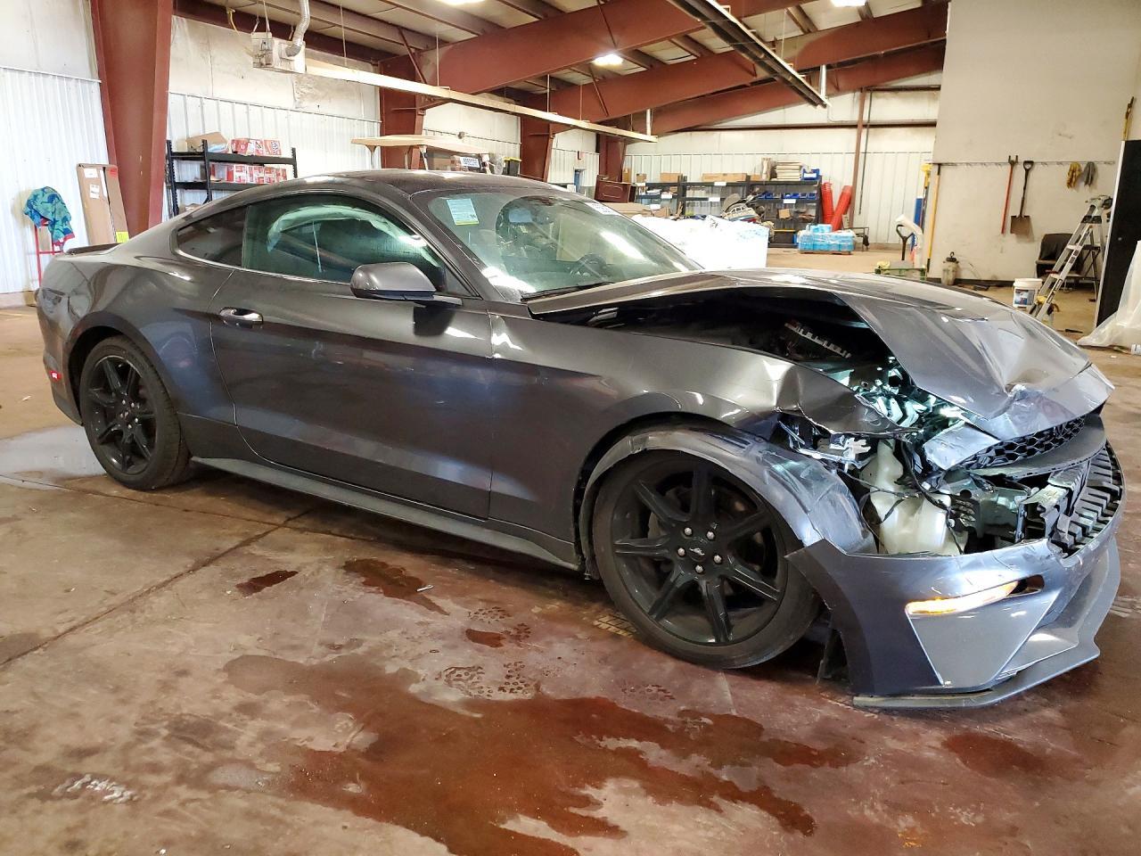 2020 Ford Mustang - zdjęcie 4