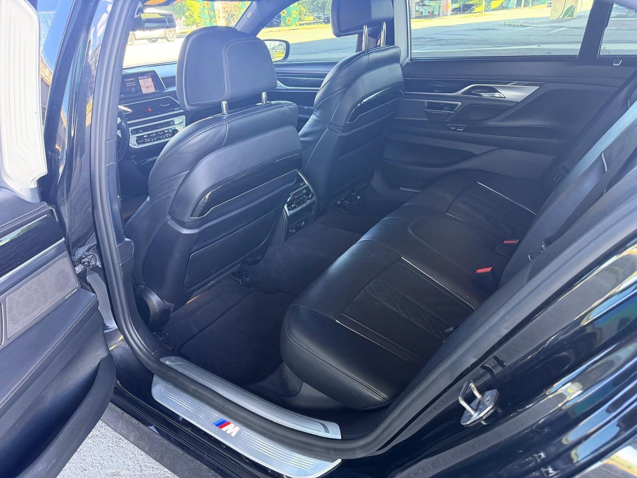 2019 BMW 750I xDrive - zdjęcie 12