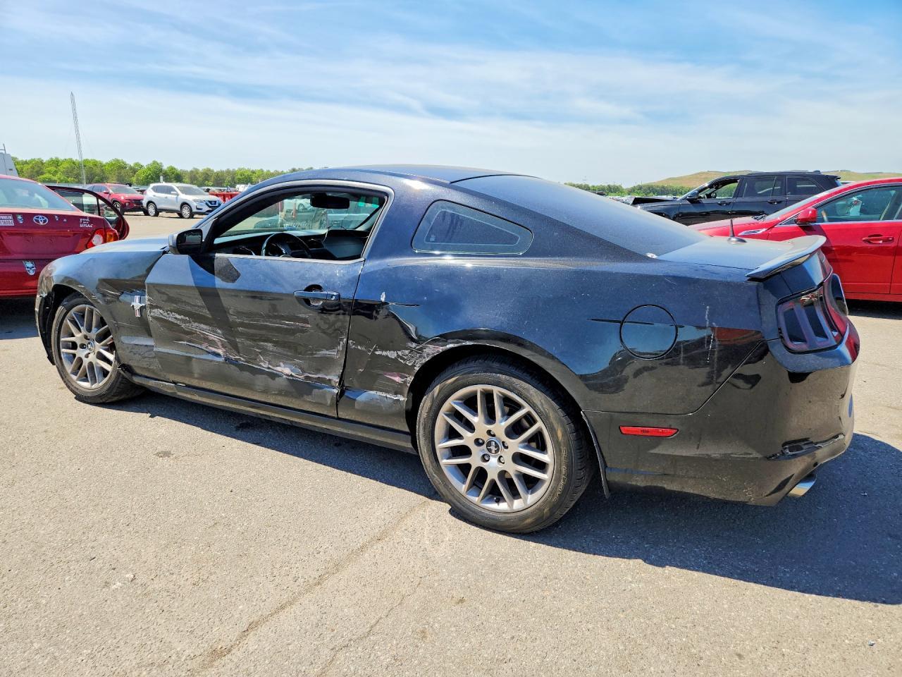 2013 Ford Mustang - zdjęcie 2