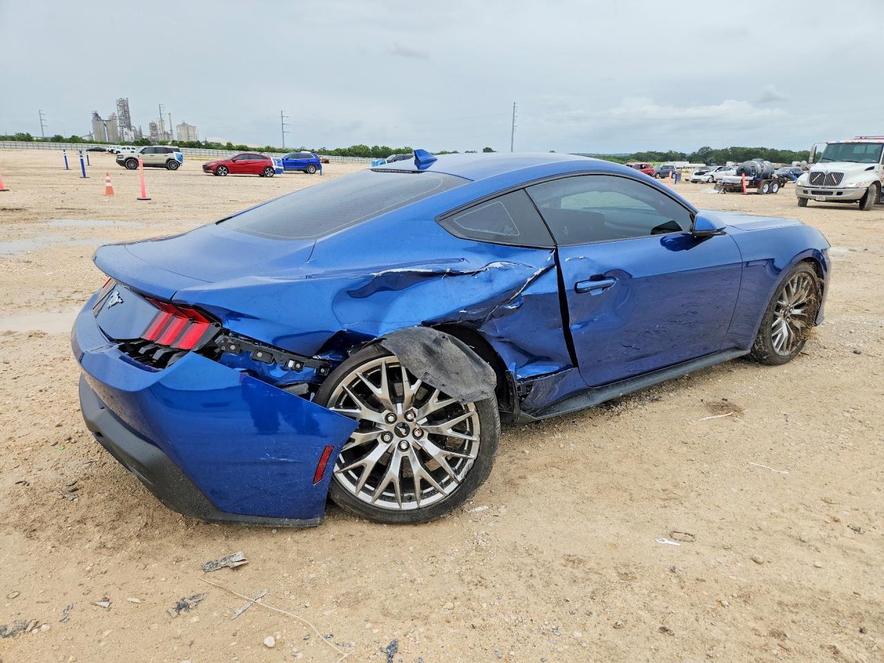 2024 Ford Mustang - zdjęcie 3