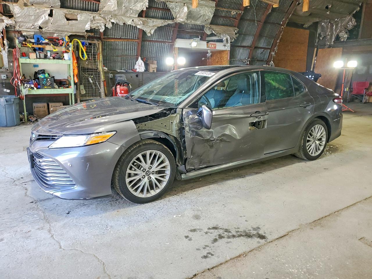 2019 Toyota Camry Xle - zdjęcie główne