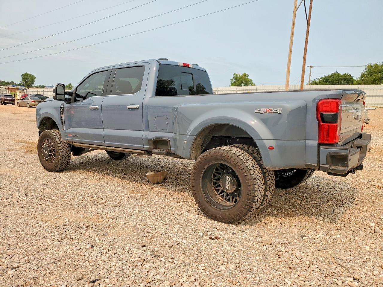 2023 Ford F350 Super Duty - zdjęcie 2