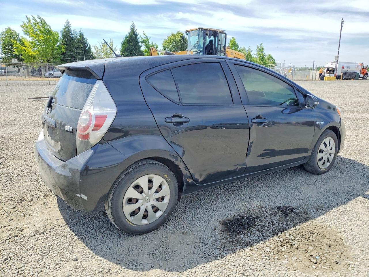 2014 Toyota Prius C One - zdjęcie 3