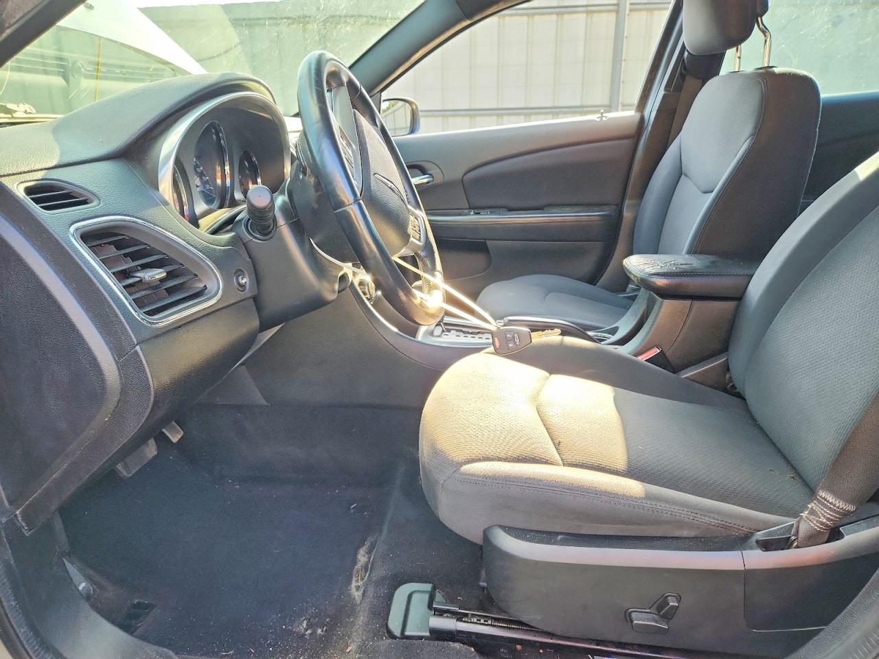 2013 Chrysler 200 Touring - zdjęcie 7
