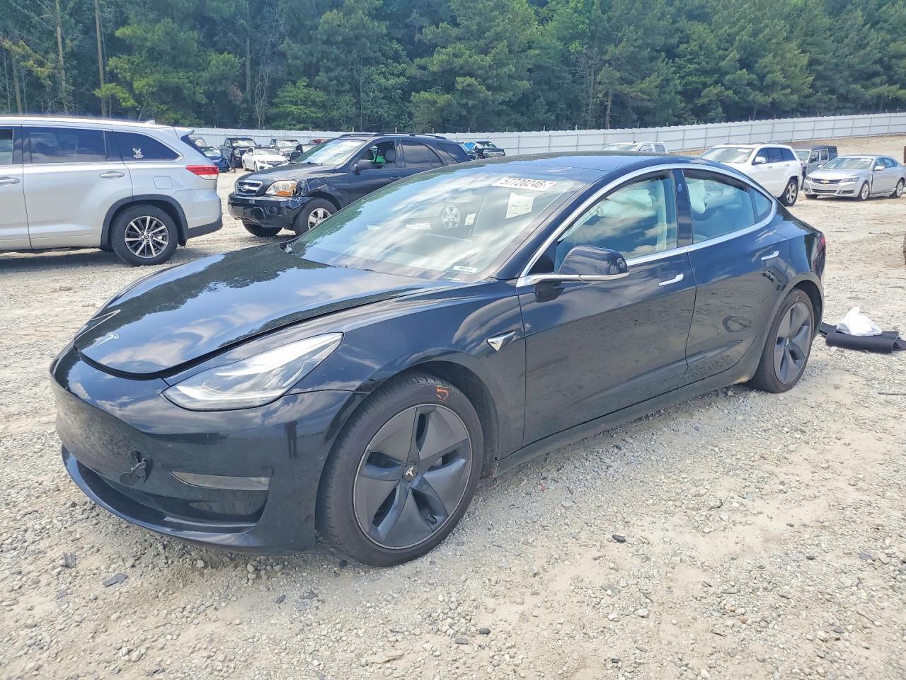 2018 Tesla Model 3 - zdjęcie główne