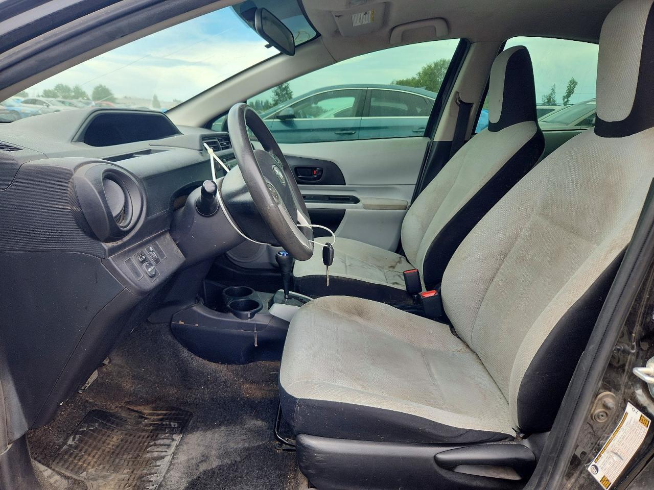 2014 Toyota Prius C One - zdjęcie 7