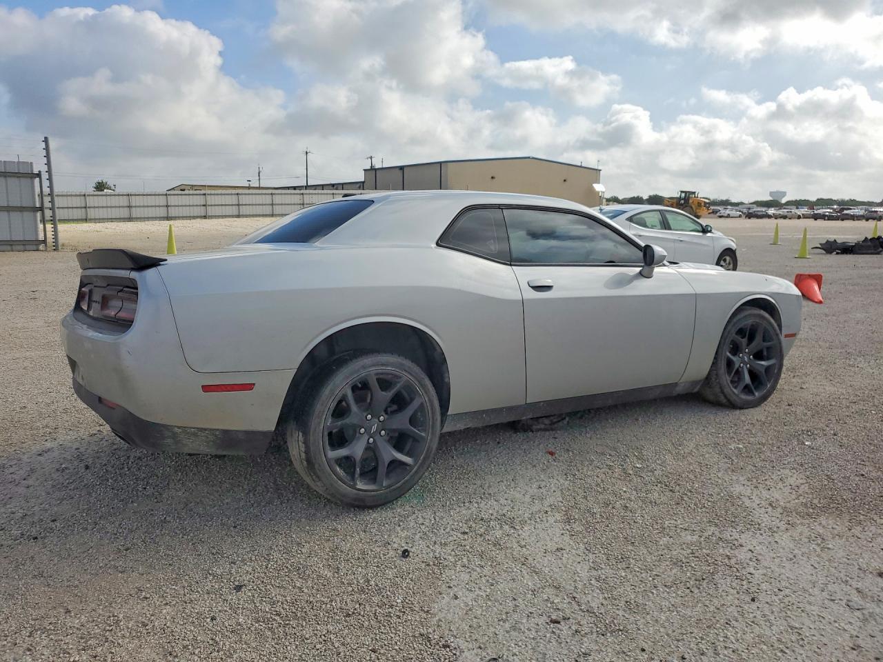 2020 Dodge Challenger Sxt - zdjęcie 3