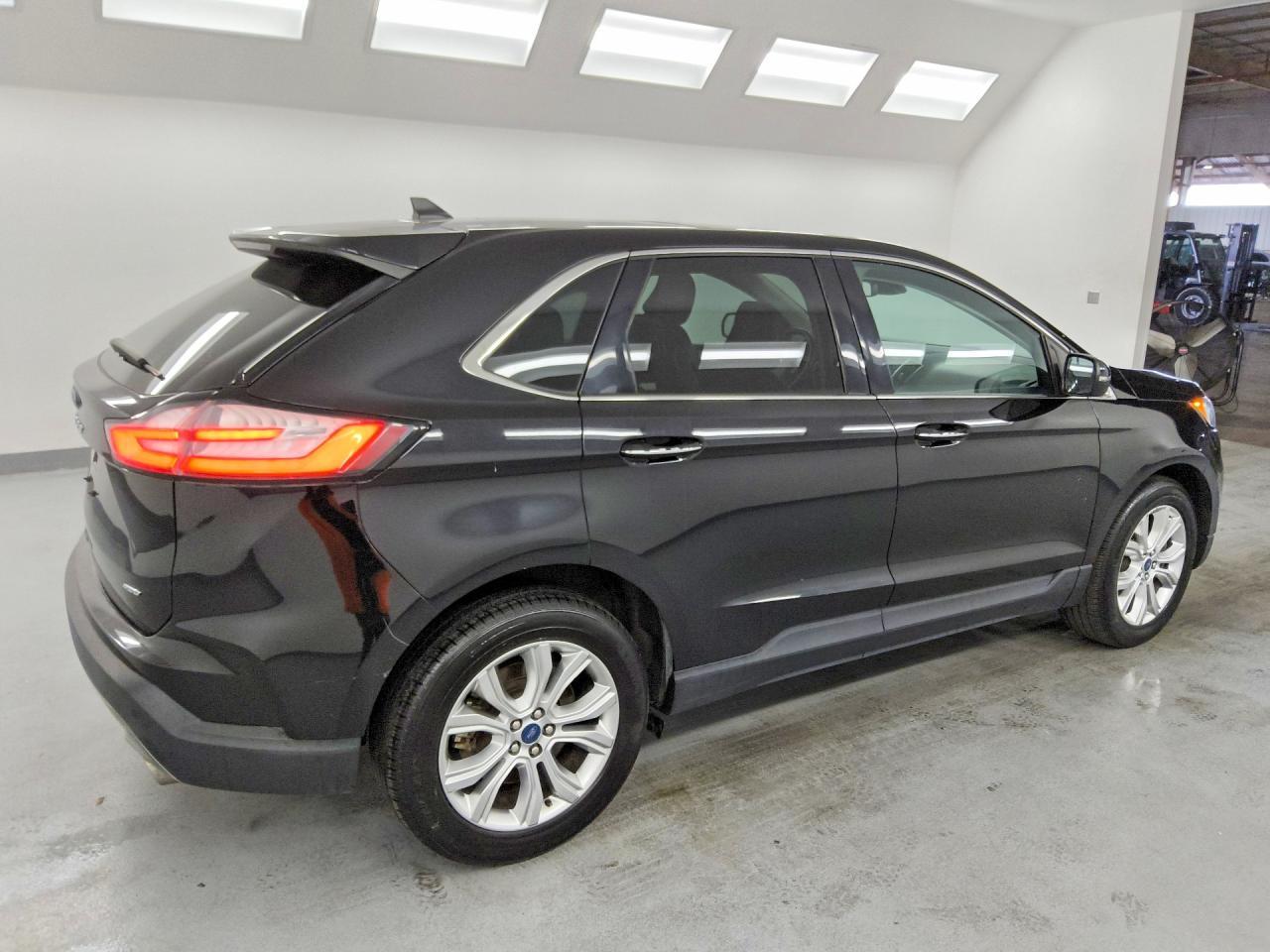 2022 Ford Edge Titanium - zdjęcie 3