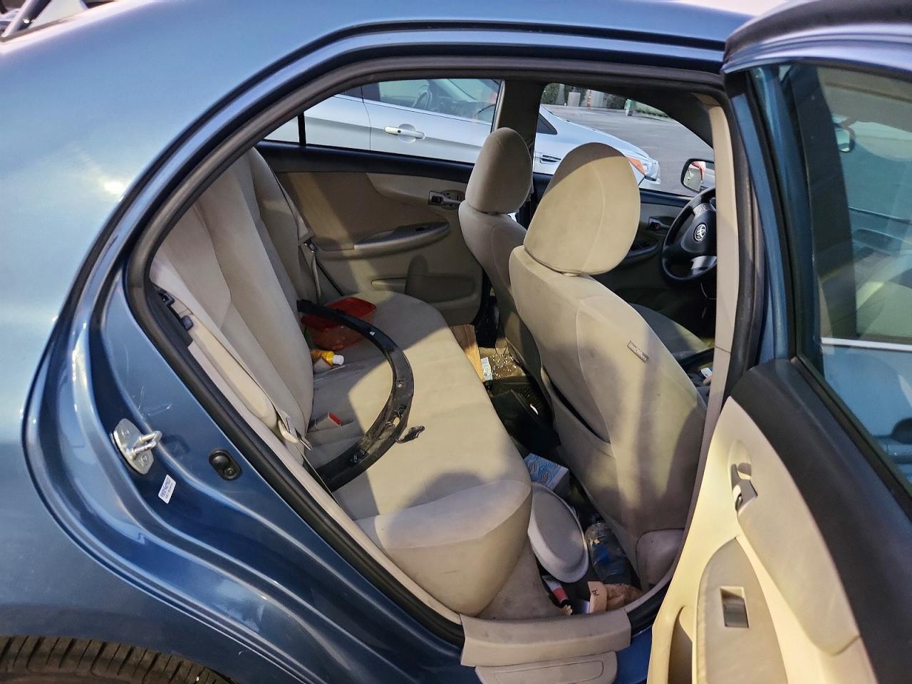 2013 Toyota Corolla - zdjęcie 11