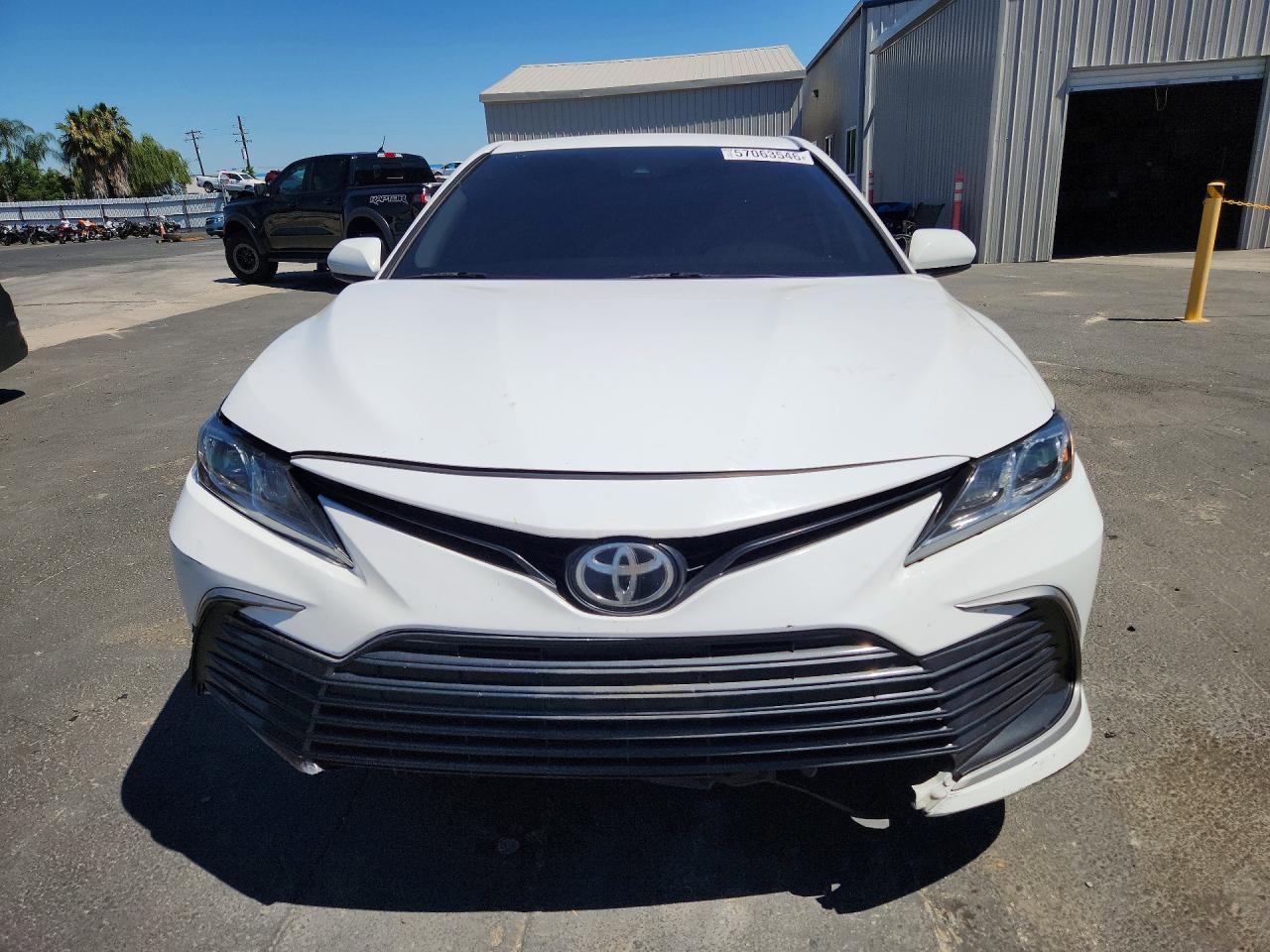 2022 Toyota Camry Le - zdjęcie 5