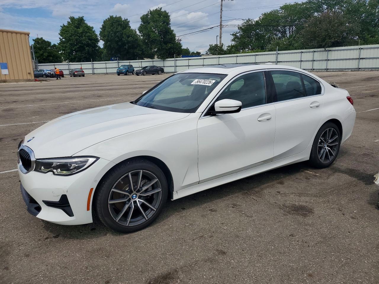 2020 BMW Seria 3 330i - zdjęcie główne