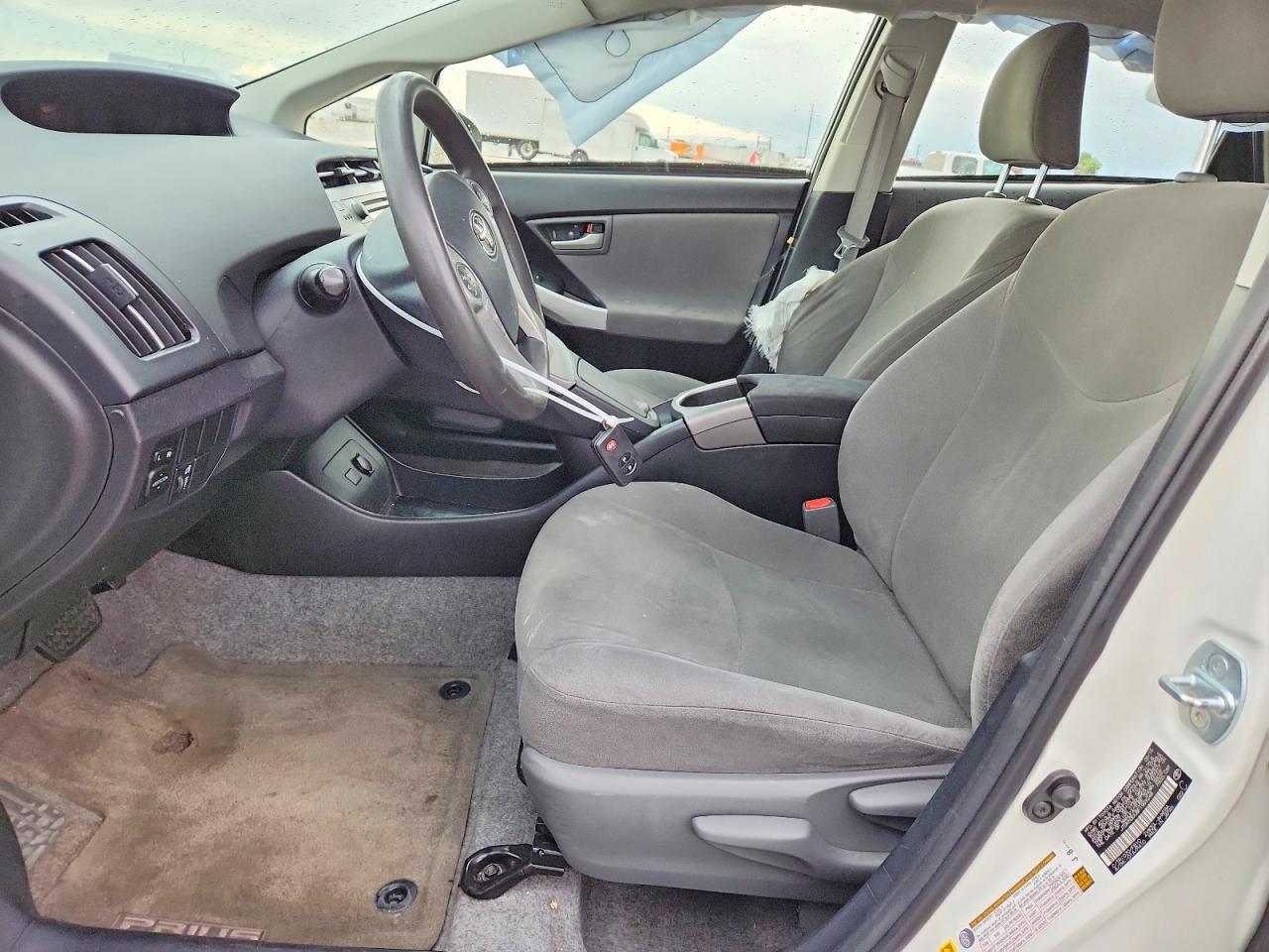 2015 Toyota Prius Two - zdjęcie 7