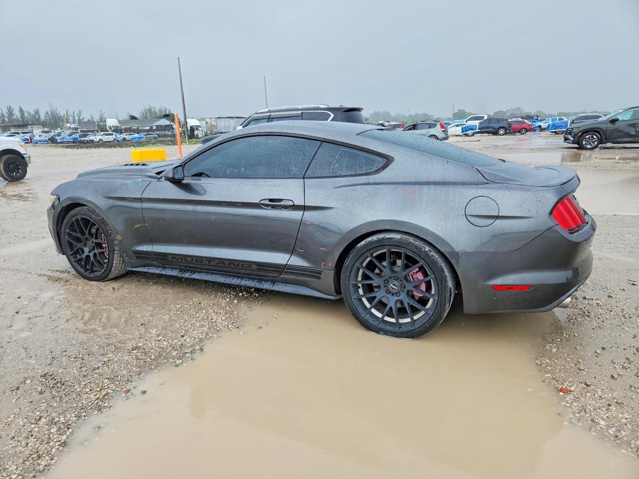 2015 Ford Mustang - zdjęcie 2