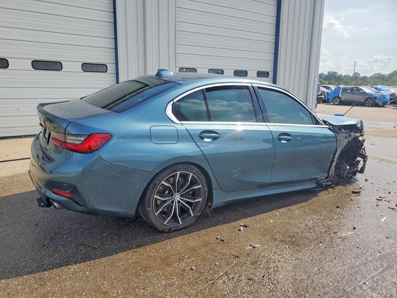 2021 BMW 330I - zdjęcie 3