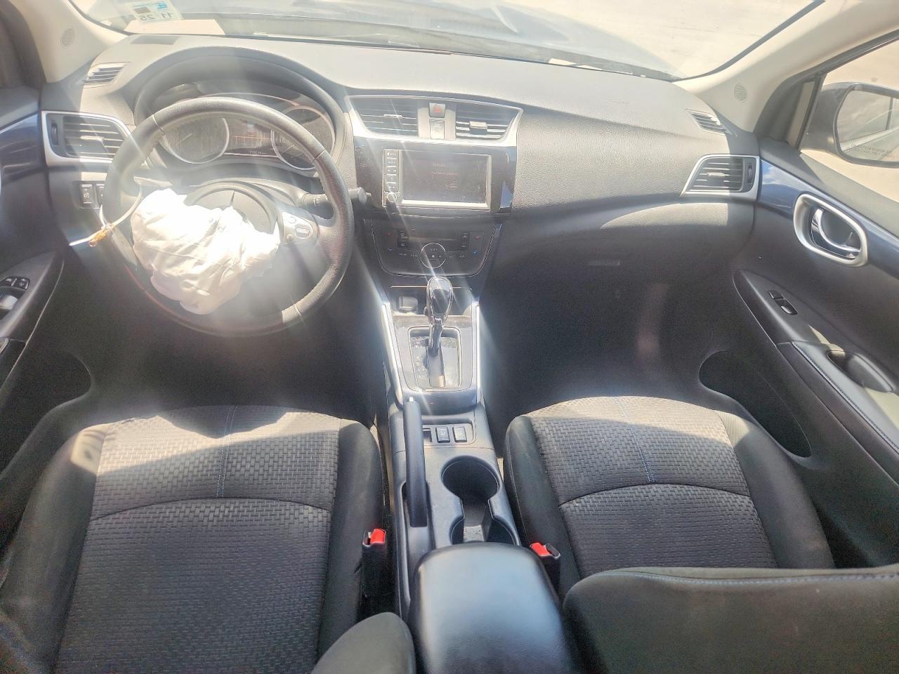 2019 Nissan Sentra Sr - zdjęcie 8