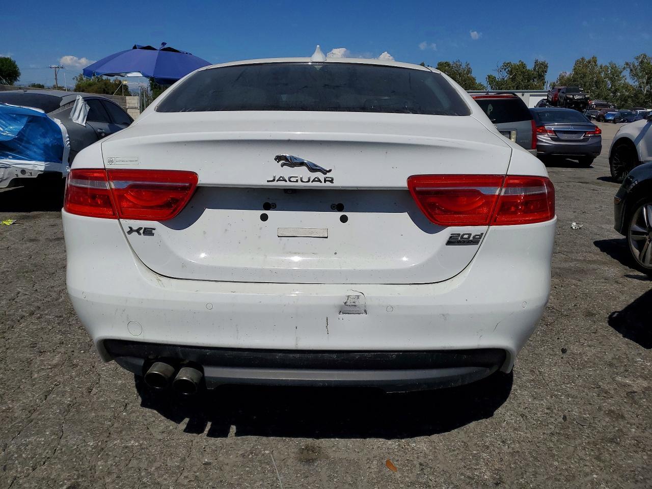 2017 Jaguar Xe Prestige - zdjęcie 6