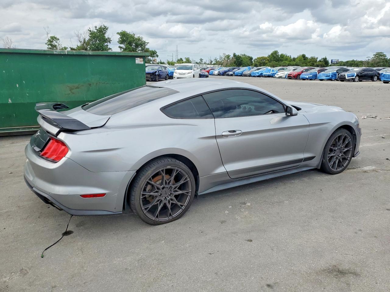 2020 Ford Mustang - zdjęcie 3